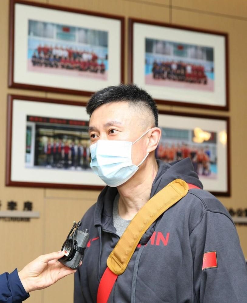 奥斯梅恩和那不勒斯的合同2025年夏天到期，他本赛季为那不勒斯出场11次，贡献了6个进球和2次助攻。